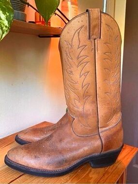 Rustic vintage Justin Boots Tan Leather Western Cowboy Boots